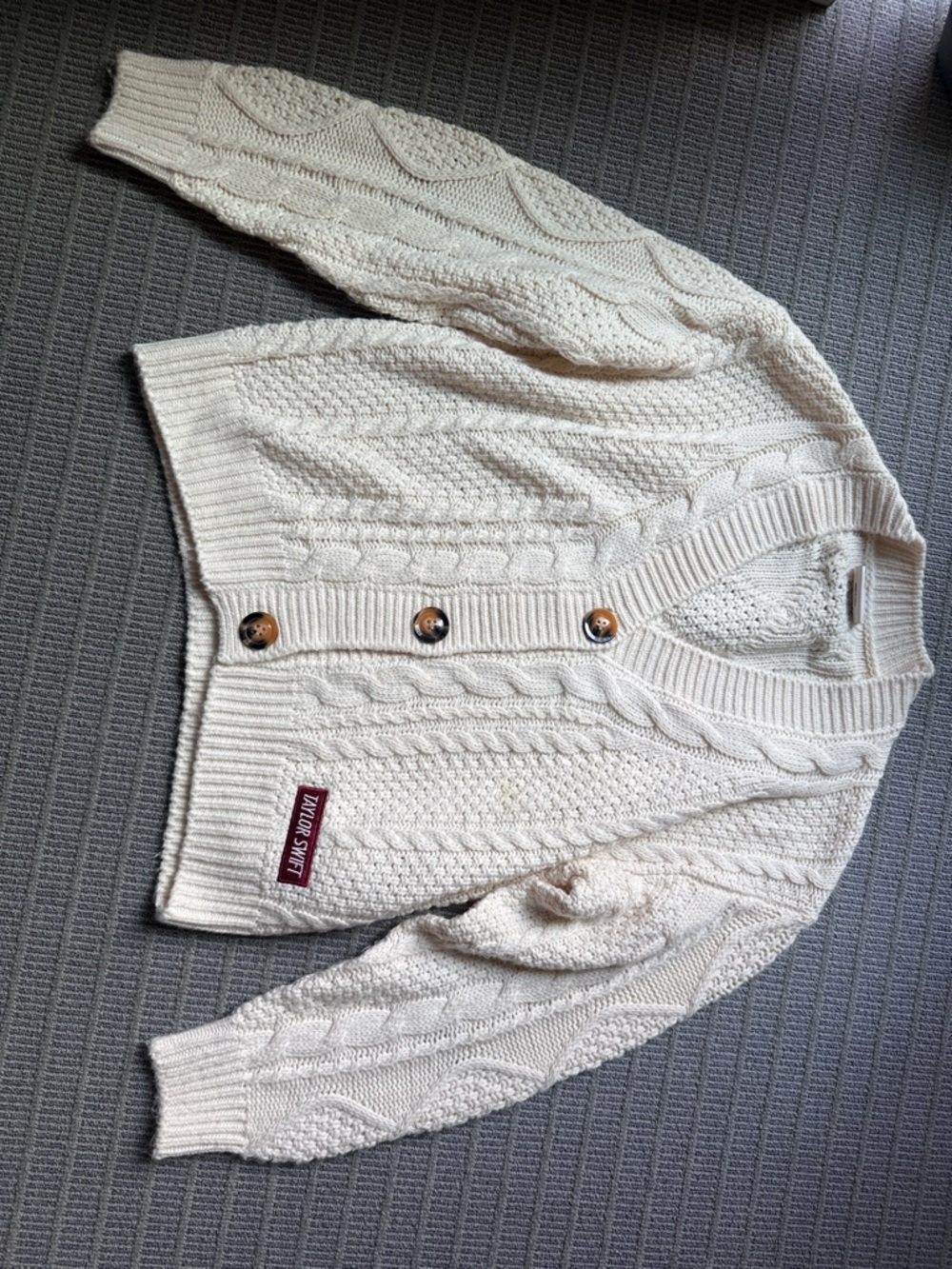 Taylor Swift Red TV cardigan star patches authentic XS/s 🎾 - Picture 2 of 5